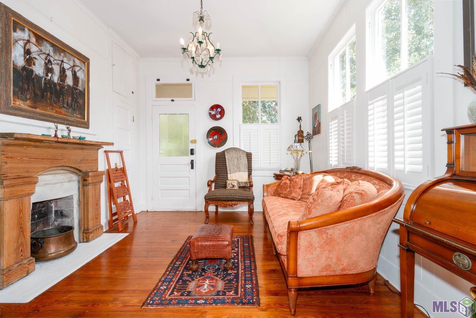 331 Grandpre Street Baton Rouge, LA 70802 - Photo 4 of 20 Light filled Living Area