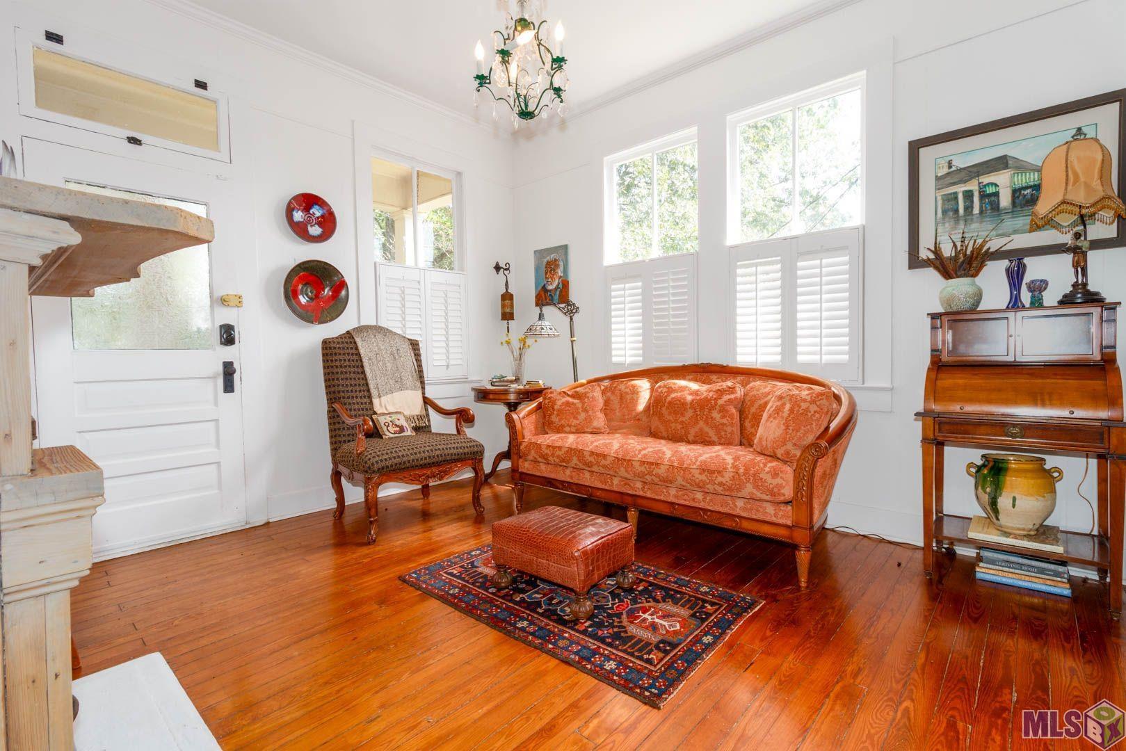 331 Grandpre Street Baton Rouge, LA 70802 - Photo 5 of 20 Tall Ceilings and Transom Windows