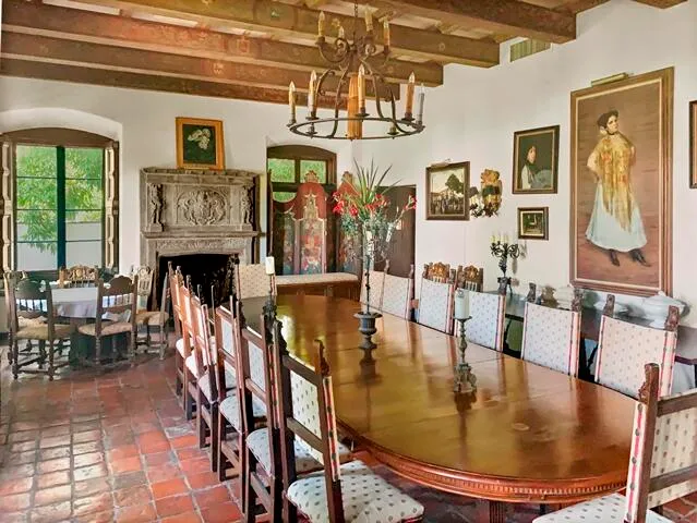 a dinning table and chairs in a room