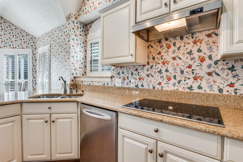 14596 Blueberry Court Addison, TX 75001 - Photo 17 of 40