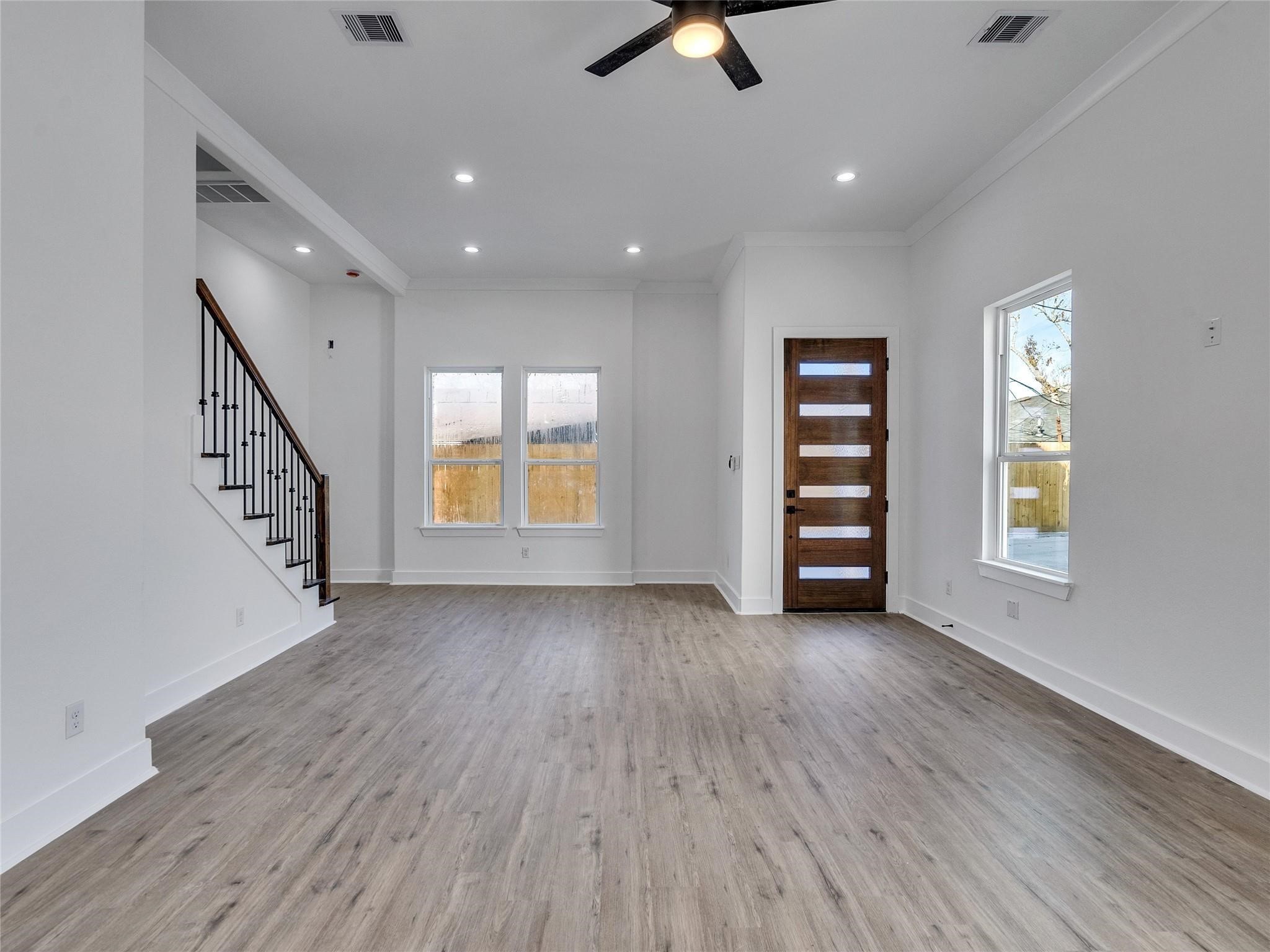 5126 Clover Street, Unit B Houston, TX 77033 - Photo 3 of 6