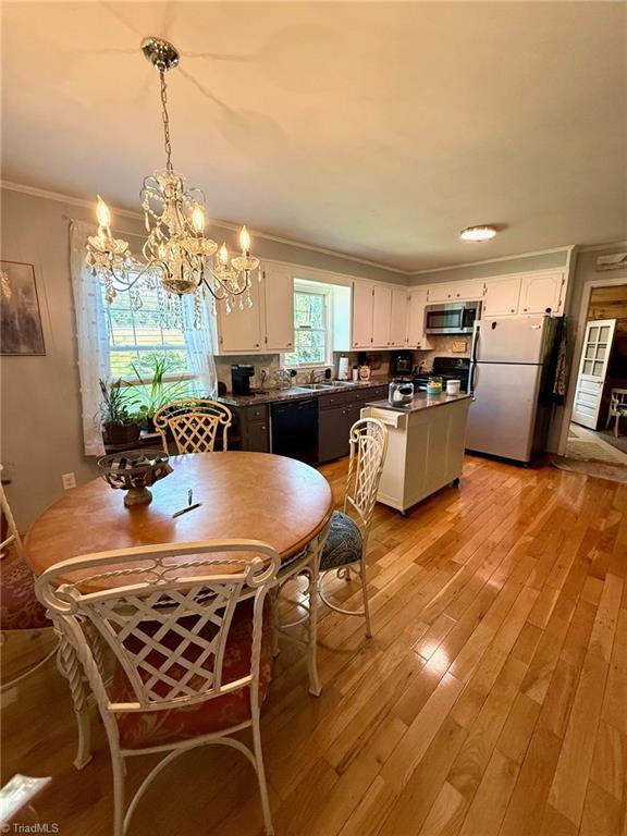 2139 Cb Eller School Road Elkin, NC 28621 - Photo 10 of 33 Dining