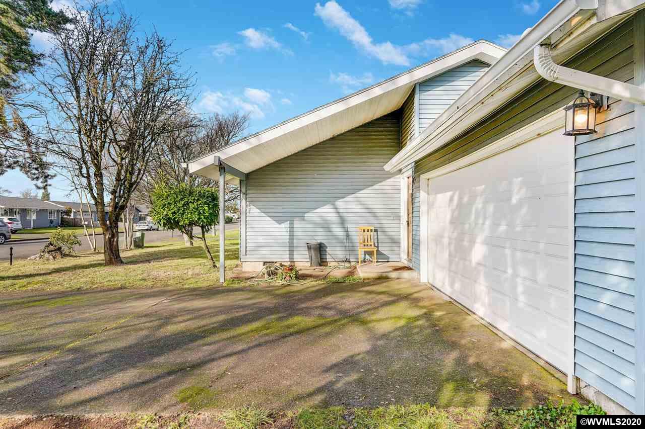 745 West Airway Road Lebanon, OR 97355 - Photo 4 of 28 Gallery Image 4