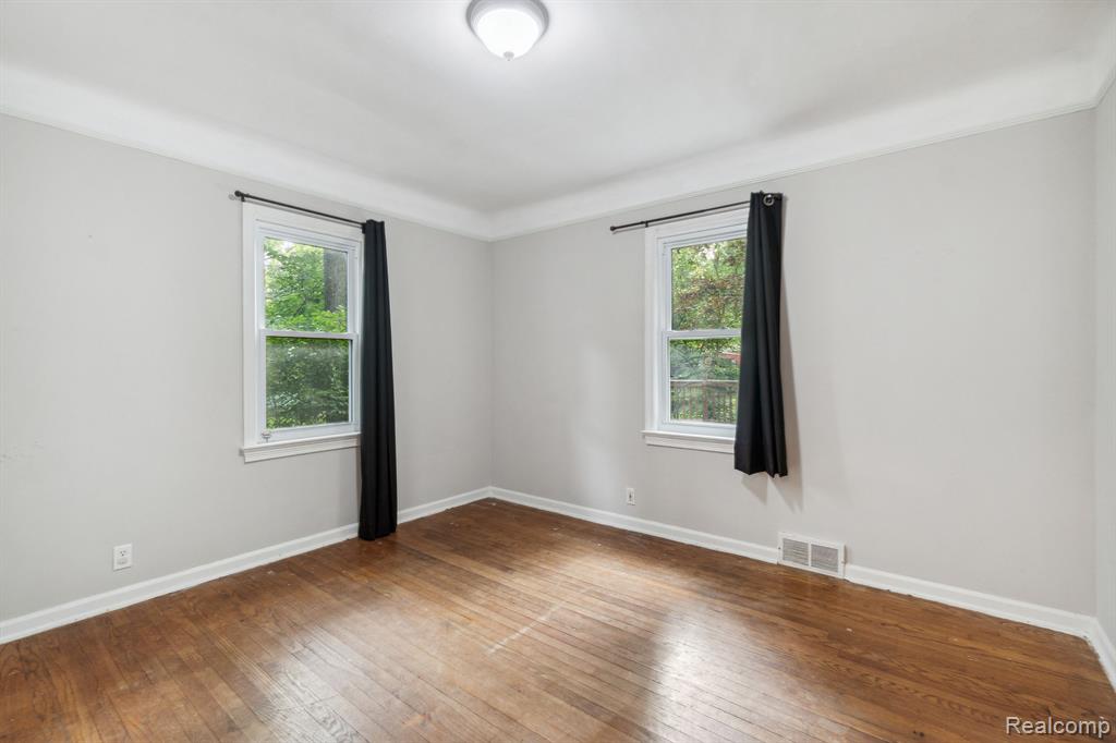 4311 Fenton Road Flint, MI 48529 - Photo 17 of 39
