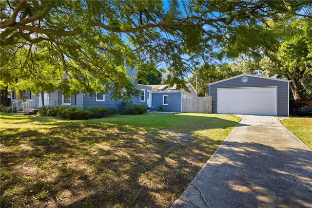 a view of a house with a yard