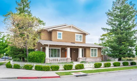 $1,888,000 | 920 2nd Street East, Sonoma, CA 95476