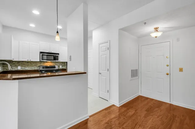 $3,300 | 2025 Woodmont Boulevard, Unit 106, Nashville, TN 37215