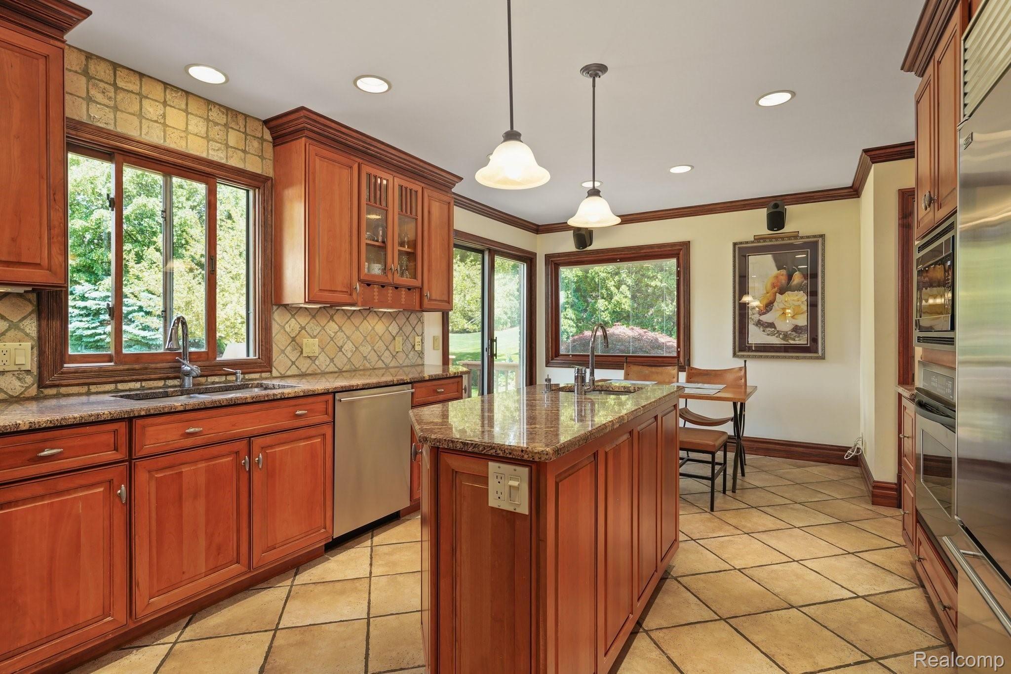 1026 Springwood Lane Rochester, MI 48309 - Photo 9 of 33 20-web-or-mls-1026 Springwood Lane Rochester Hills19.jpg