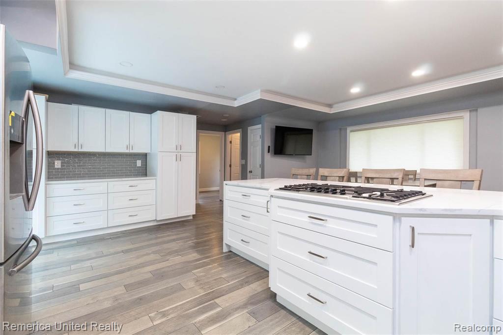 5585 Halsted Road West Bloomfield, MI 48322 - Photo 13 of 37