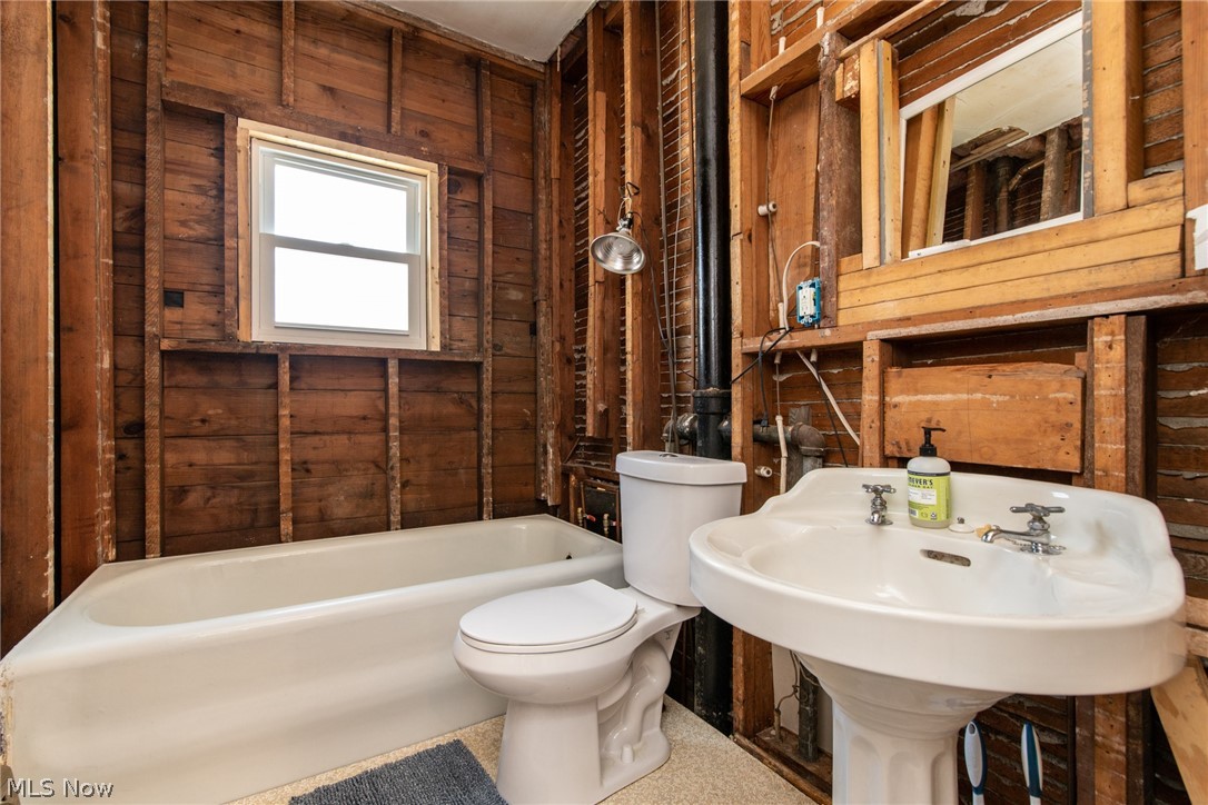 1411 Gordon Road Lyndhurst, OH 44124 - Photo 26 of 35