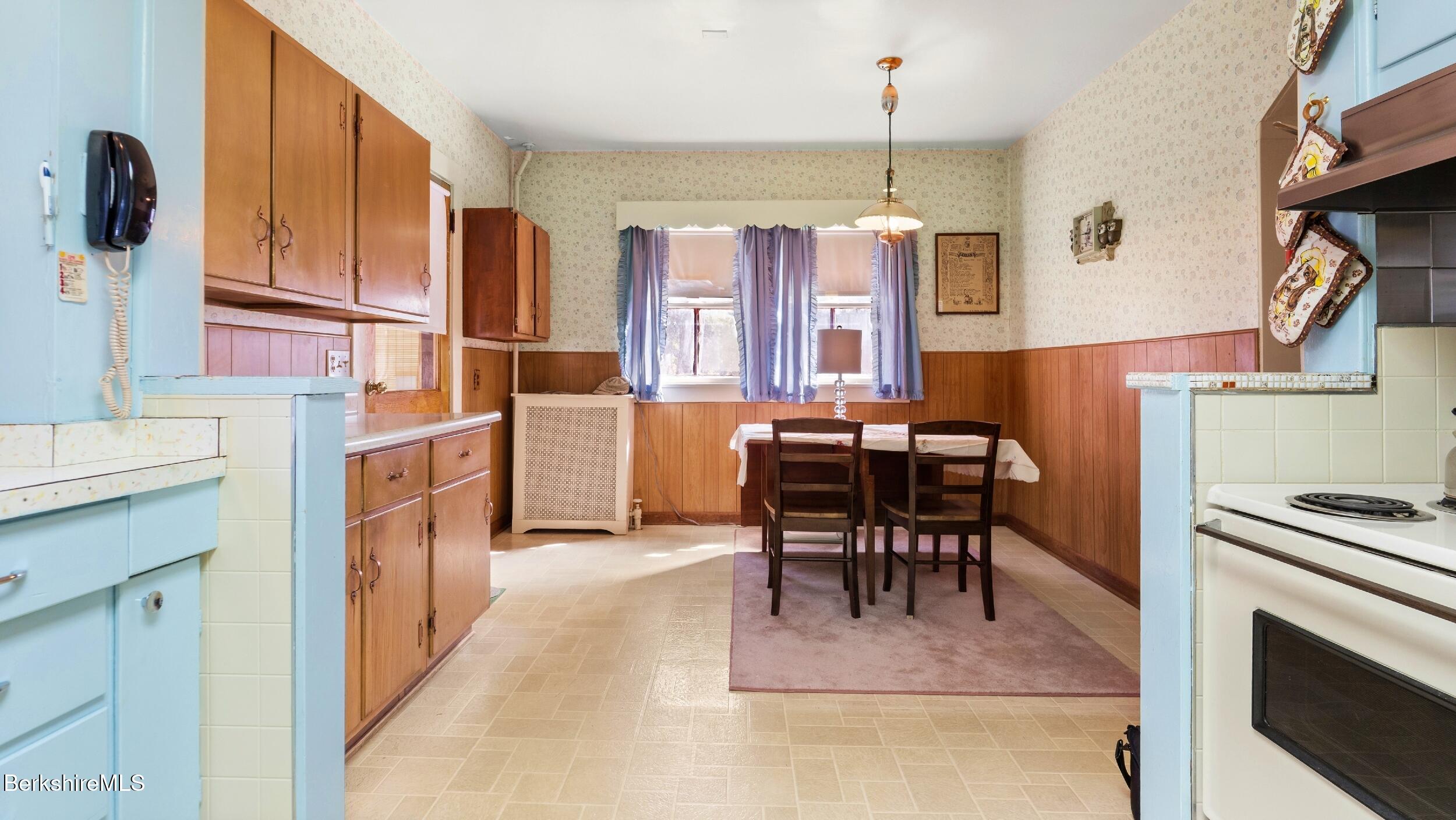 265 State Road Great Barrington, MA 01230 - Photo 9 of 27 LRDSC00051