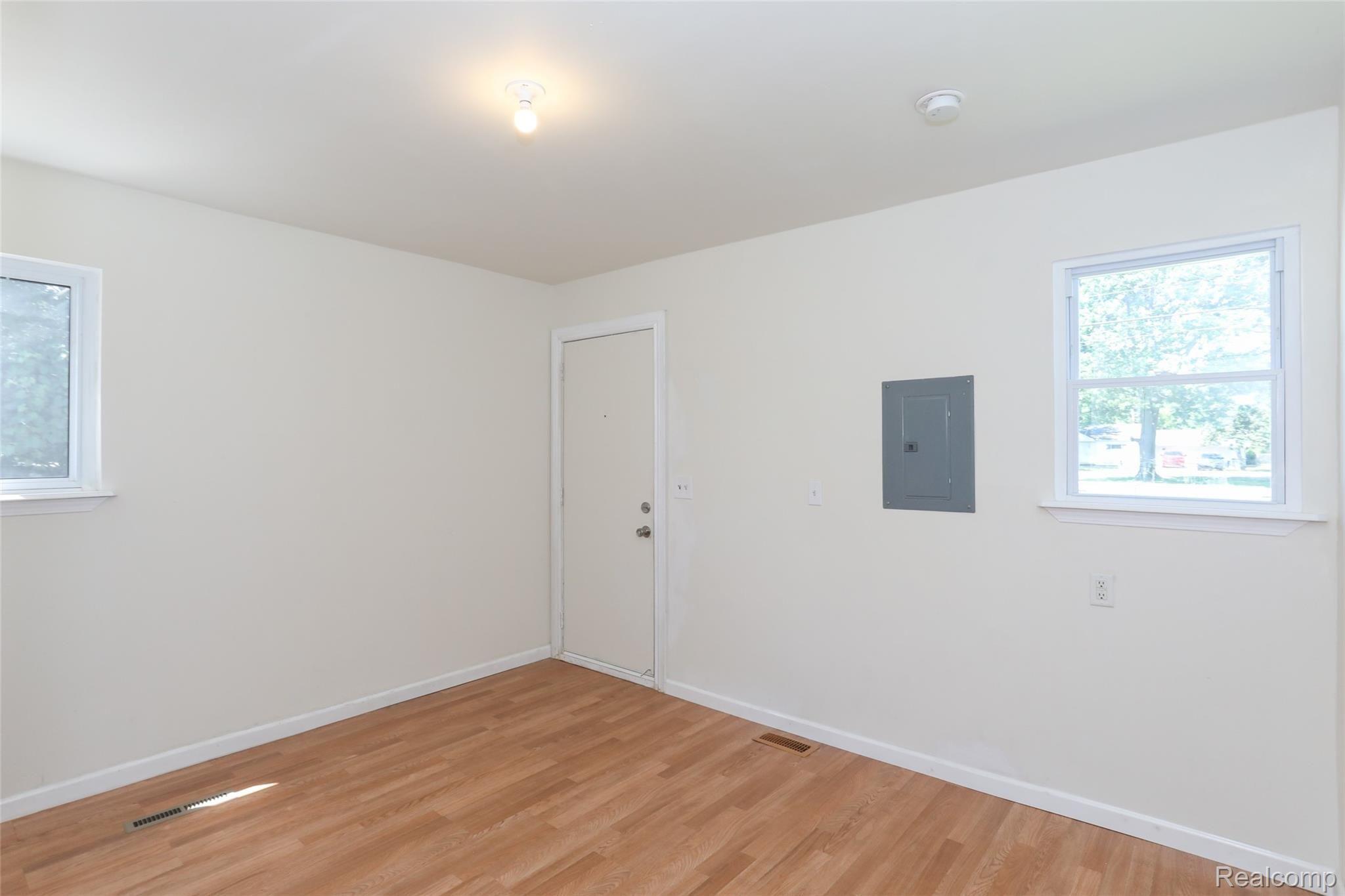 16052 Allen Road Taylor, MI 48180 - Photo 15 of 29 6C9A1892.jpg