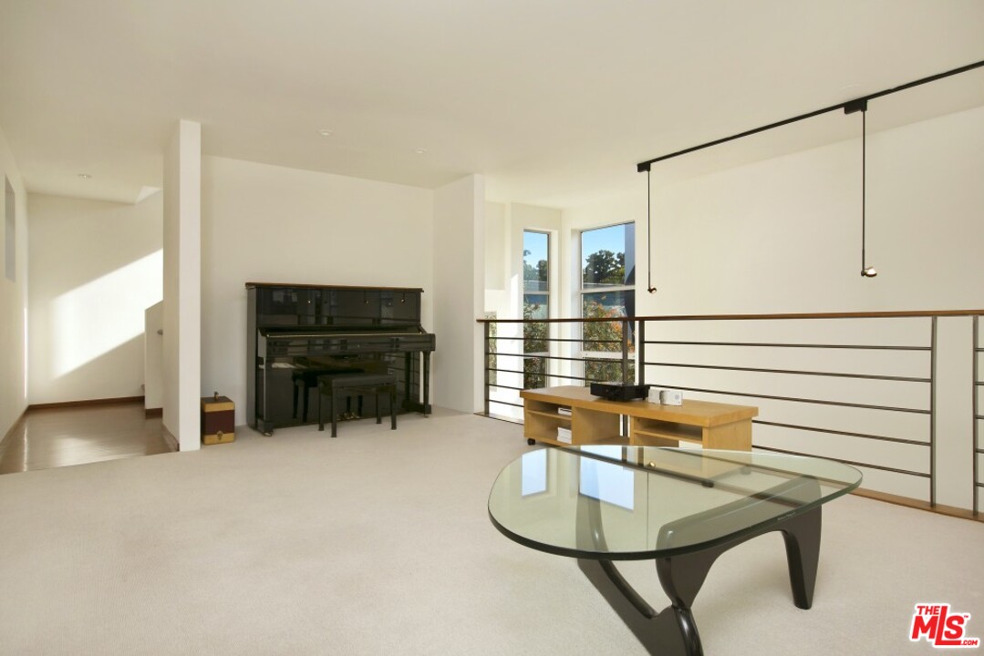 216 Grand Boulevard Venice, CA 90291 - Photo 14 of 28 a room with furniture and a table