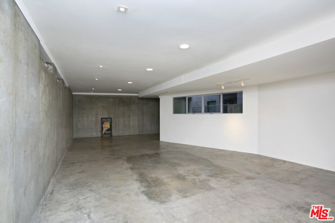 216 Grand Boulevard Venice, CA 90291 - Photo 20 of 28 a view of a big room with wooden floor and windows
