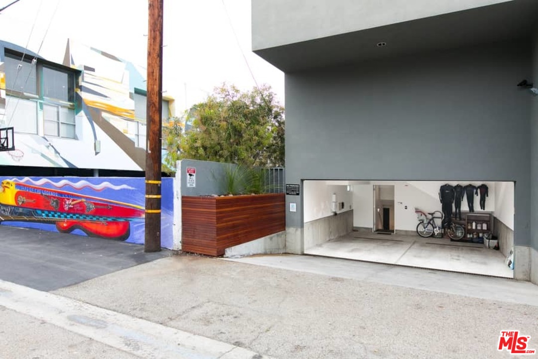 216 Grand Boulevard Venice, CA 90291 - Photo 24 of 28 a view of outdoor space and parking