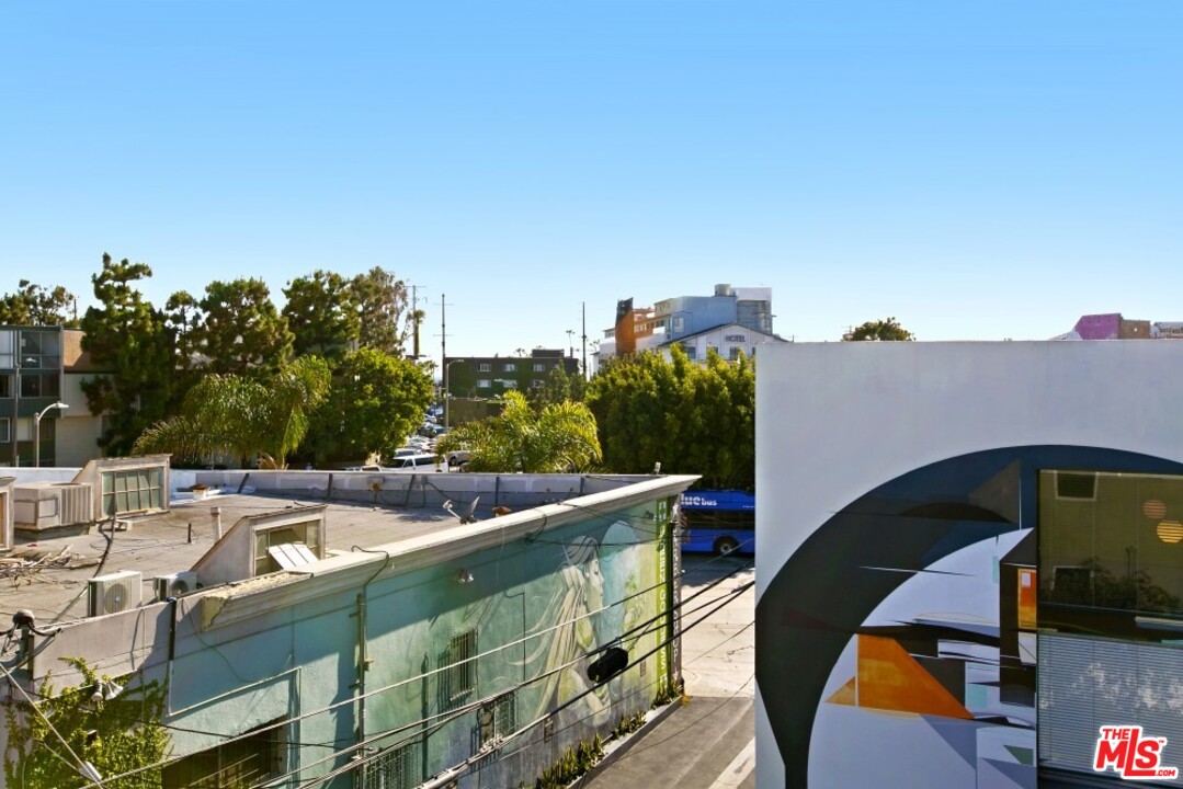 216 Grand Boulevard Venice, CA 90291 - Photo 27 of 28 a view of roof deck with sitting area