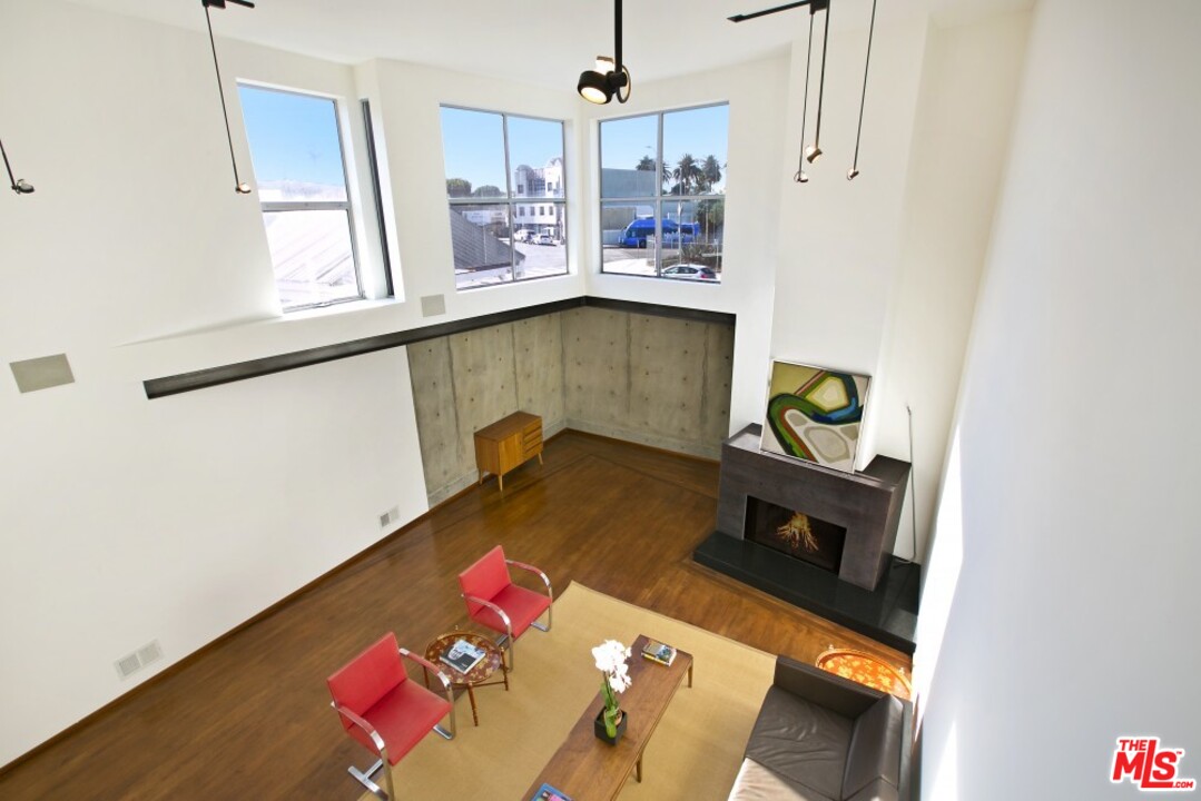216 Grand Boulevard Venice, CA 90291 - Photo 4 of 28 a living room with furniture and wooden floor