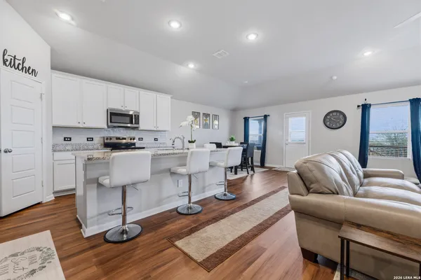 $2,100 | 5538 Jade Valley, San Antonio, TX 78242