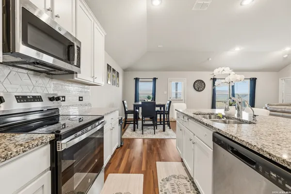 $2,100 | 5538 Jade Valley, San Antonio, TX 78242