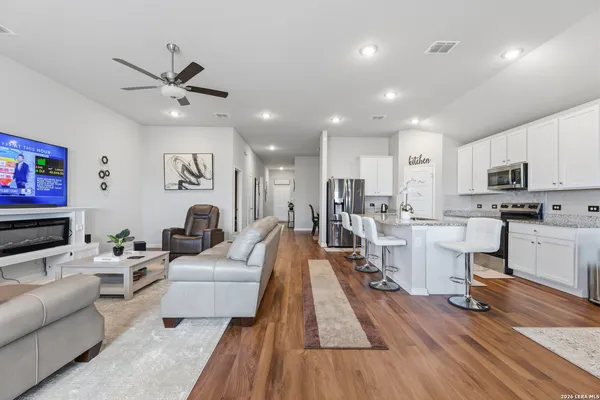 $2,100 | 5538 Jade Valley, San Antonio, TX 78242