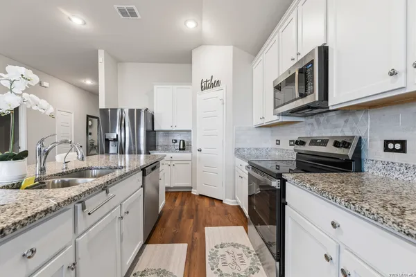 $2,100 | 5538 Jade Valley, San Antonio, TX 78242