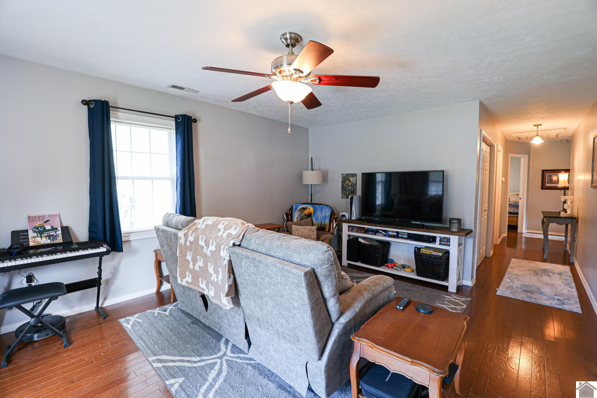 3283 Harrison Street Paducah, KY 42001 - Photo 10 of 31 Living Room