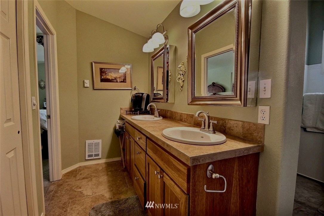 2415 Southwest Lake Roesiger Road Snohomish, WA 98290 - Photo 12 of 24