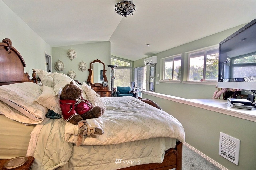 2415 Southwest Lake Roesiger Road Snohomish, WA 98290 - Photo 13 of 24