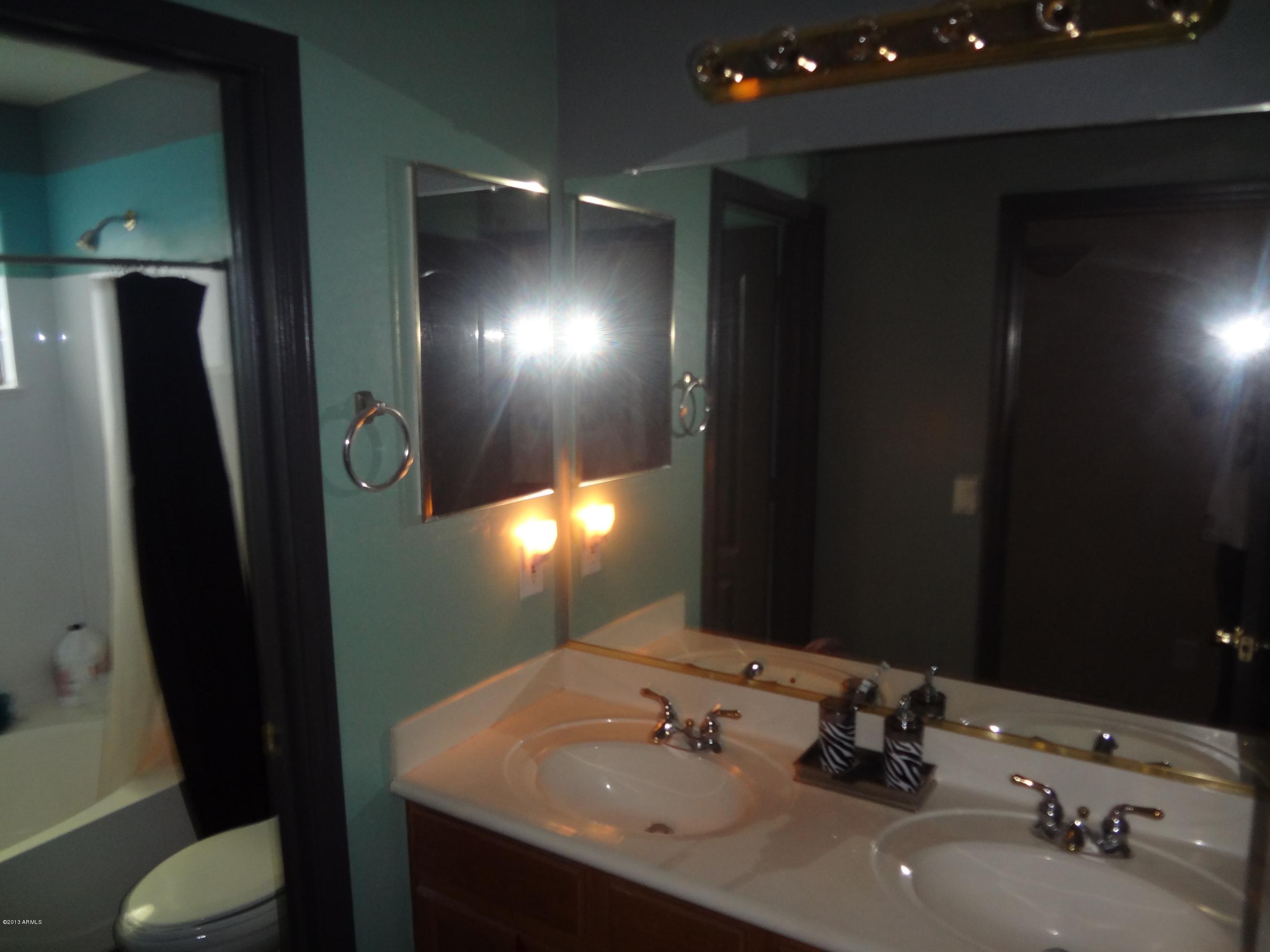 3399 East Kimball Road Gilbert, AZ 85297 - Photo 22 of 34 Guest Bathroom