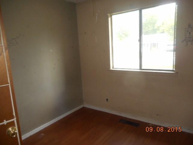 361 South Kenmore Road Indianapolis, IN 46219 - Photo 4 of 9 Gallery Image 4