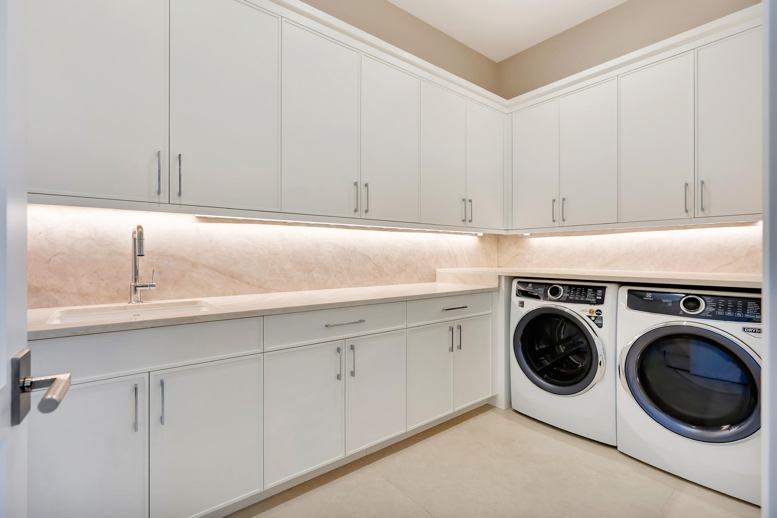 112 Regatta Drive Jupiter, FL 33477 - Photo 52 of 85 1st Floor Laundry