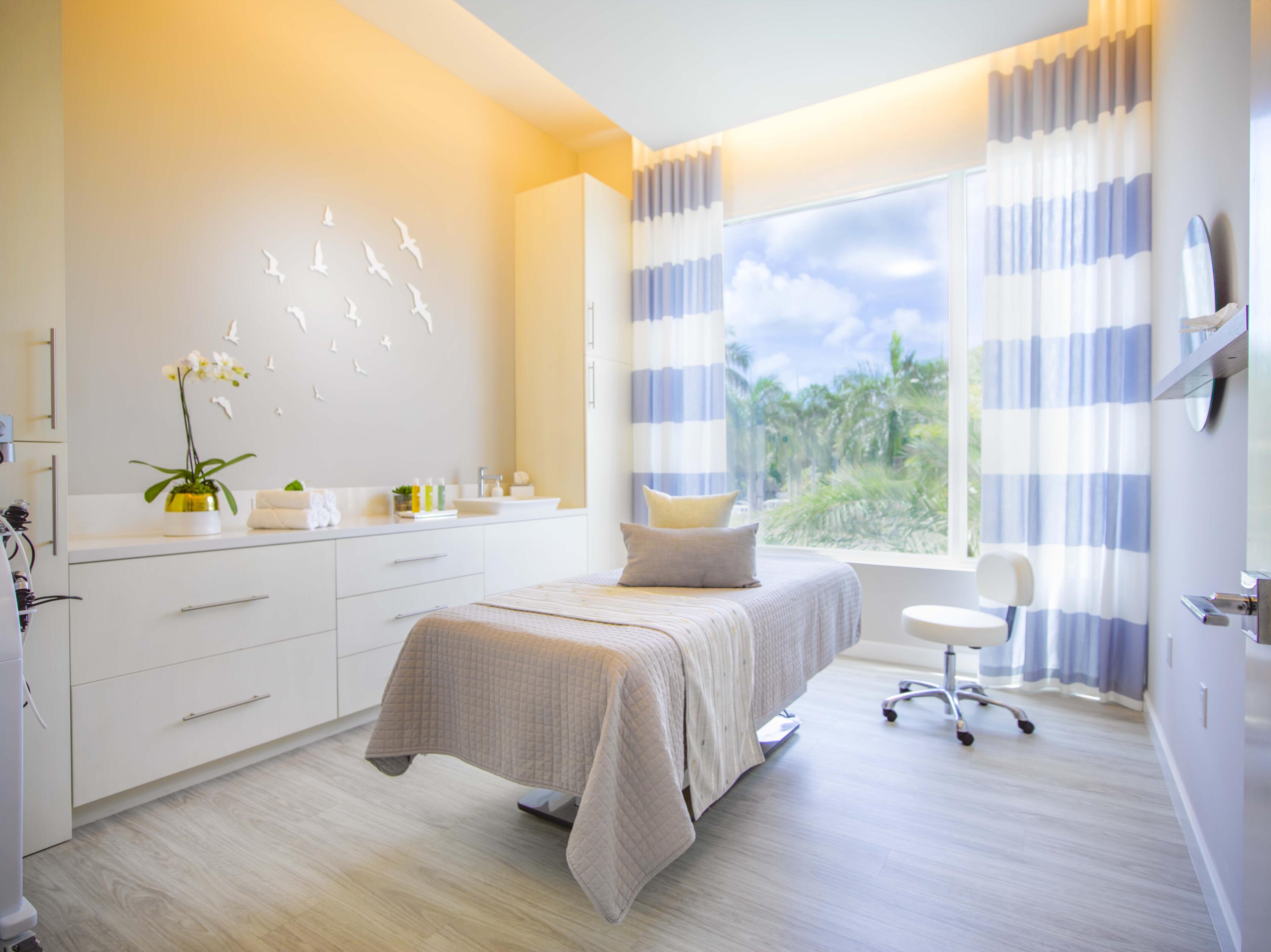 112 Regatta Drive Jupiter, FL 33477 - Photo 77 of 85 Full Service Spa