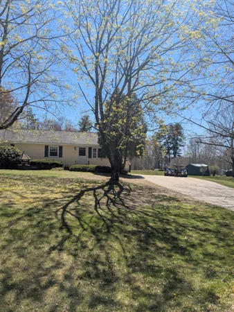 $1,700 | 117 Sherburne Road, Unit B, Pelham, NH 03076