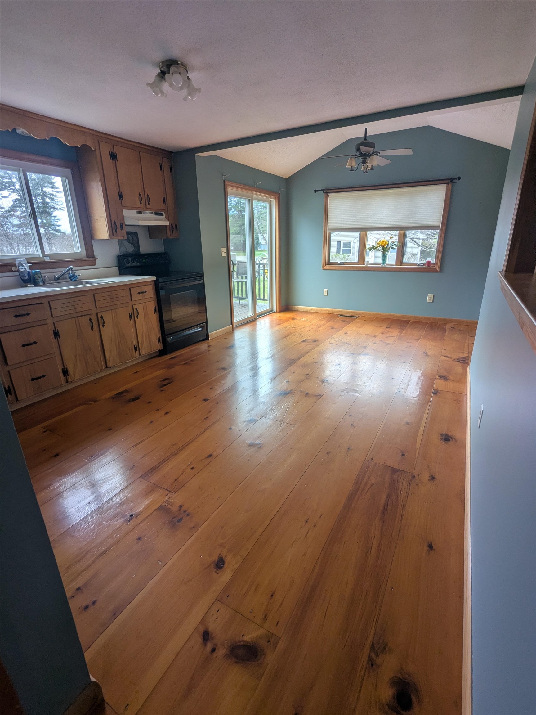 117 Sherburne Road, Unit B Pelham, NH 03076 - Photo 4 of 16