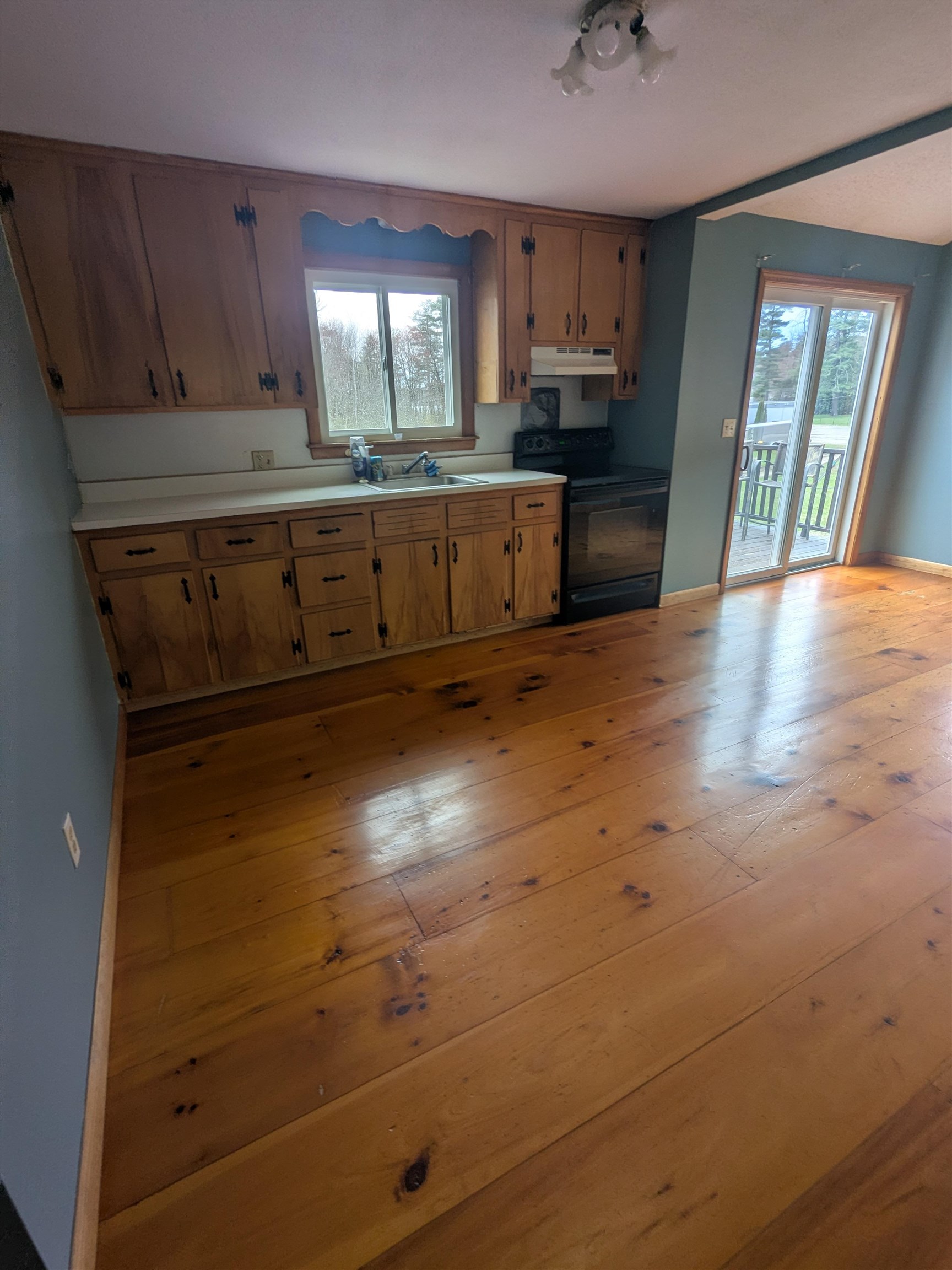 117 Sherburne Road, Unit B Pelham, NH 03076 - Photo 5 of 16