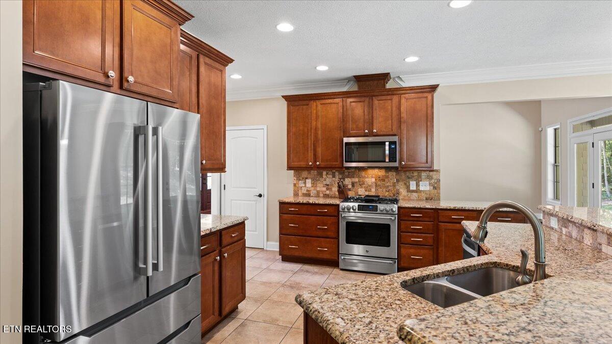 449 Hickory Point Lane Maynardville, TN 37807 - Photo 18 of 58 14-Kitchen