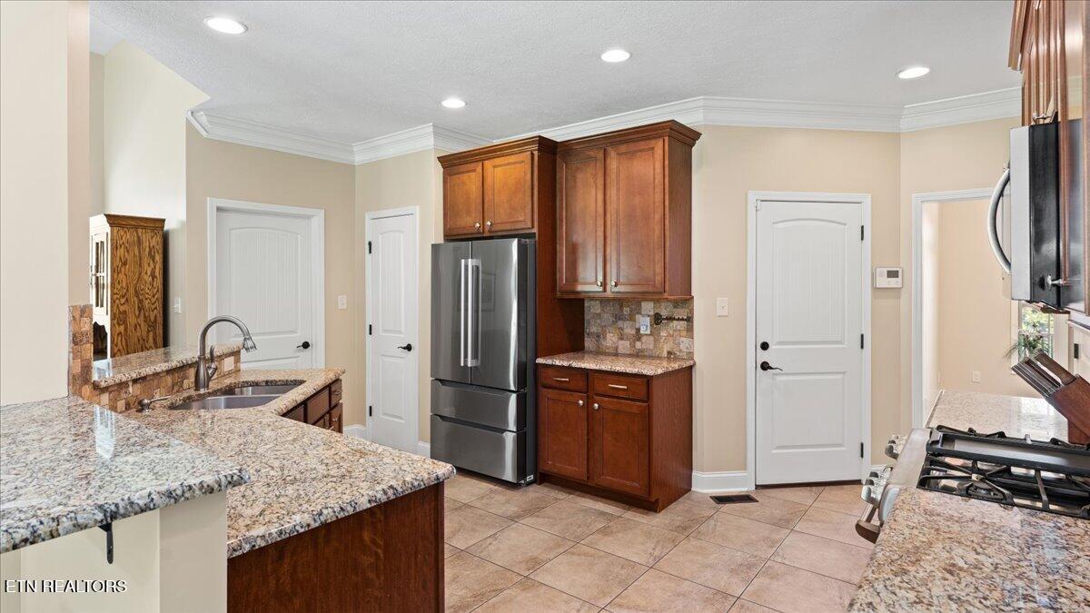 449 Hickory Point Lane Maynardville, TN 37807 - Photo 19 of 58 15-Kitchen