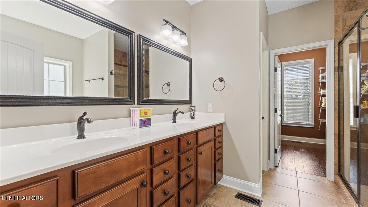 449 Hickory Point Lane Maynardville, TN 37807 - Photo 30 of 58 25-Primary Bath