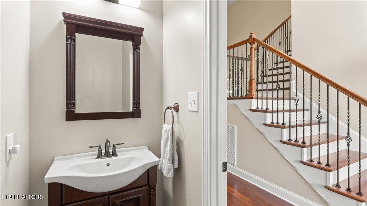 449 Hickory Point Lane Maynardville, TN 37807 - Photo 31 of 58 27-Half Bath