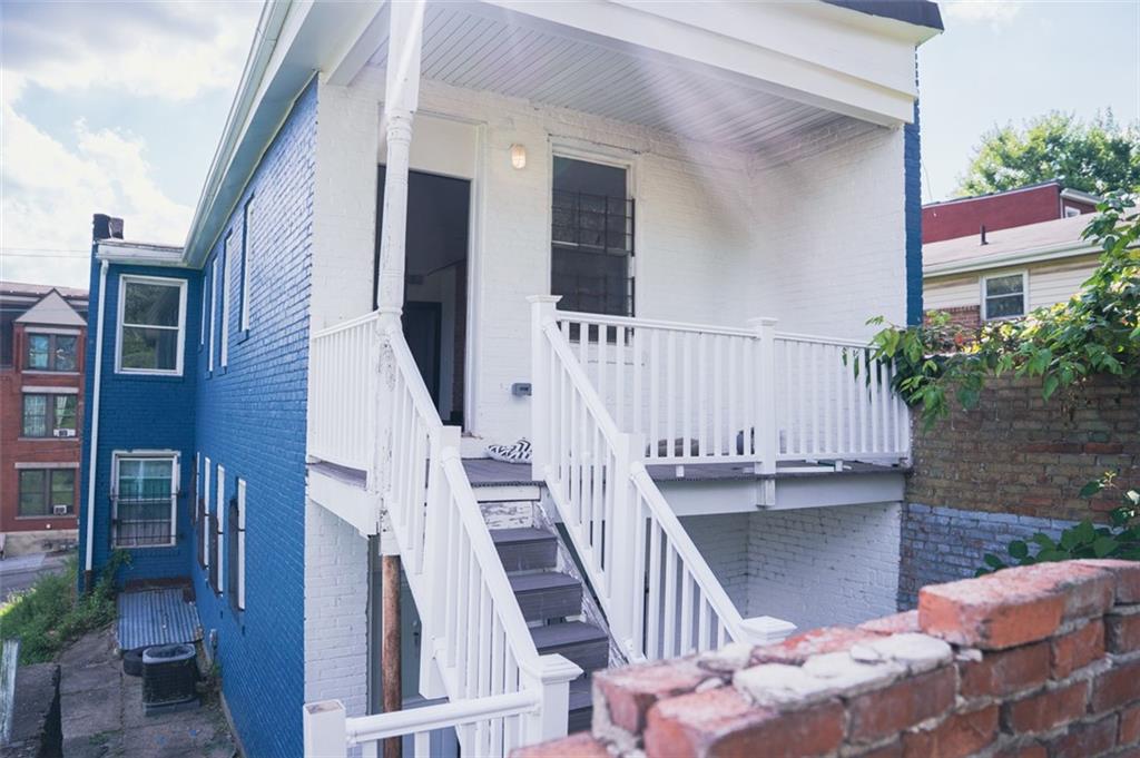 620 Kirkpatrick Street Pittsburgh, PA 15219 - Photo 2 of 15 a view of balcony with furniture