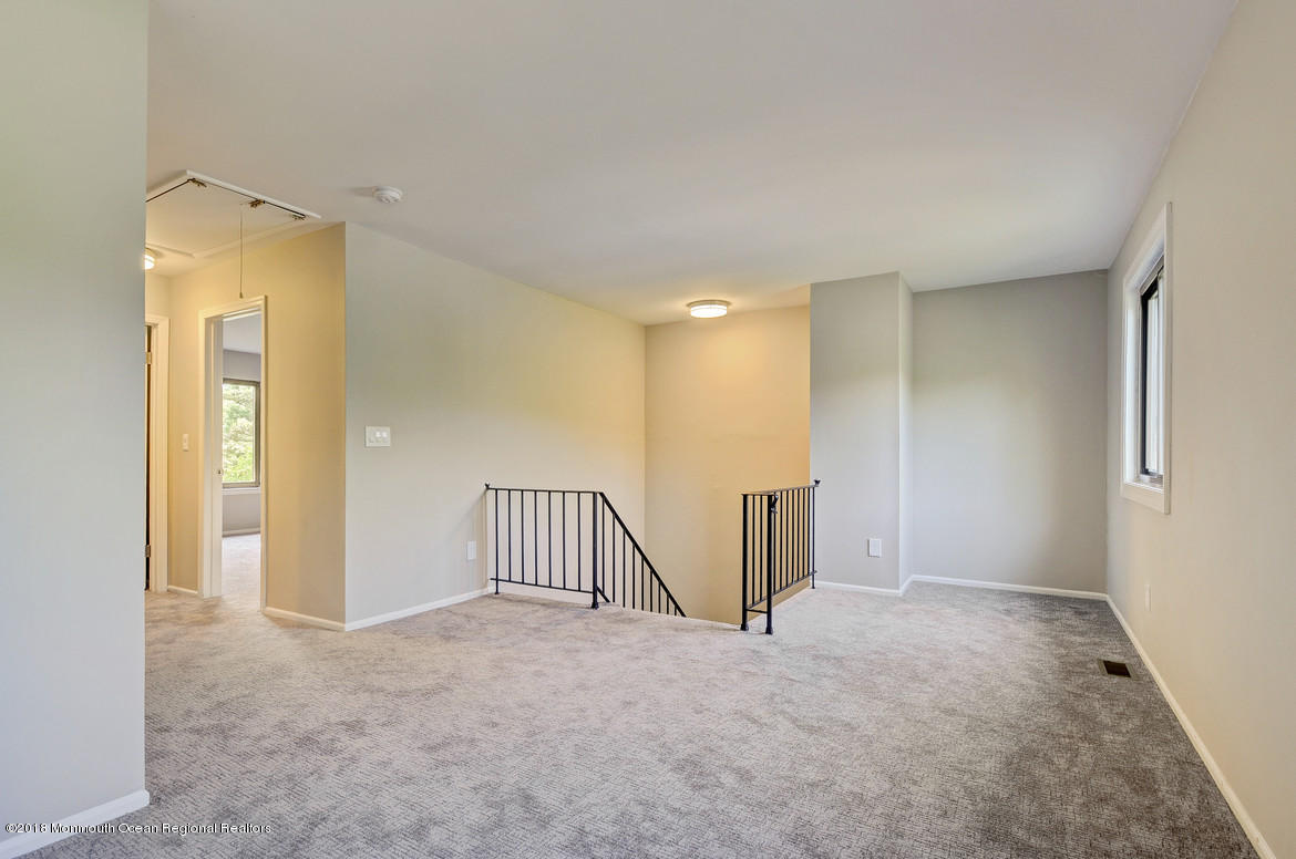14 Swallow Lane Howell, NJ 07731 - Photo 15 of 26 20Upper_Landing