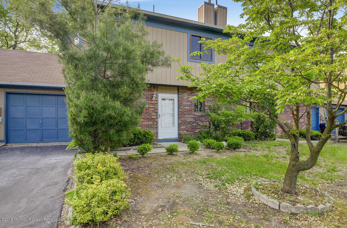14 Swallow Lane Howell, NJ 07731 - Photo 25 of 26 01Front_Exterior