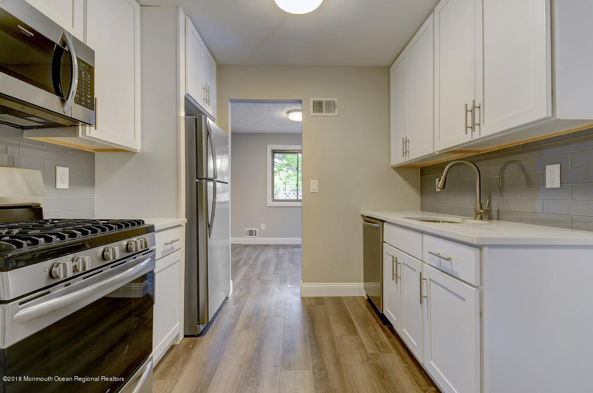 14 Swallow Lane Howell, NJ 07731 - Photo 7 of 26 09Kitchen