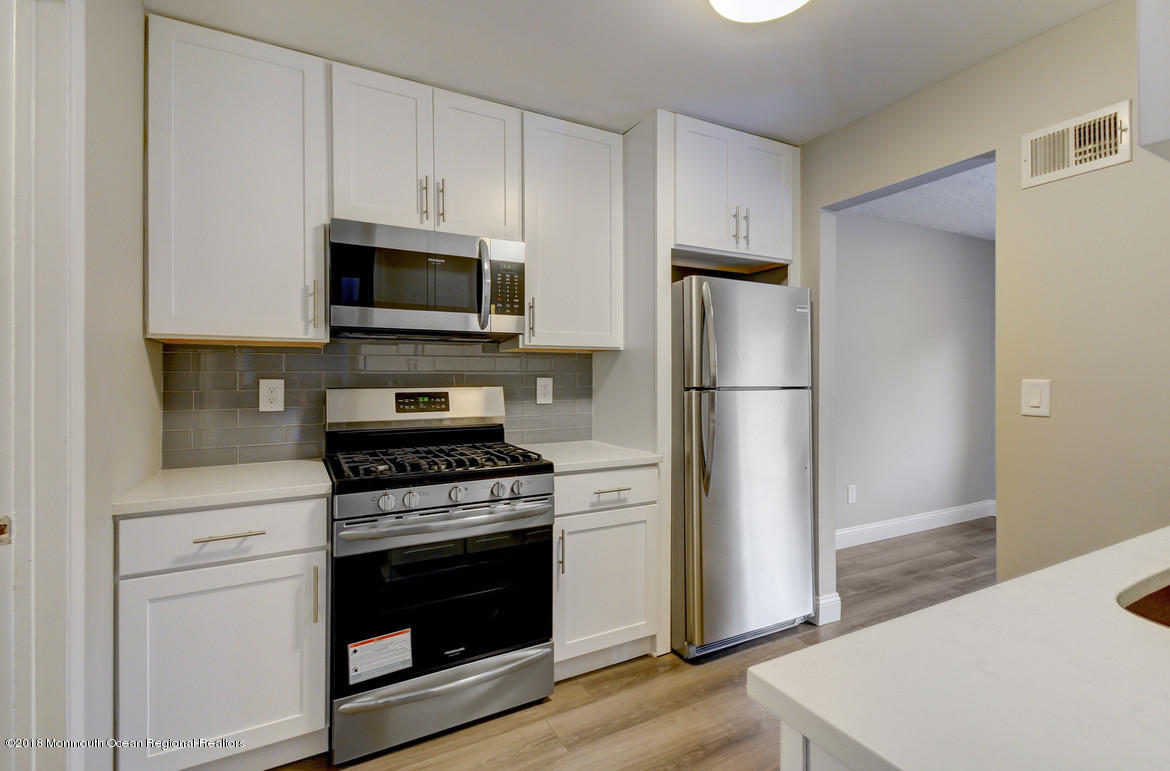 14 Swallow Lane Howell, NJ 07731 - Photo 8 of 26 10Kitchen