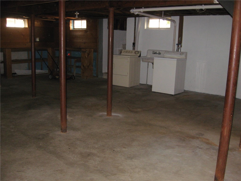 65 Oak Street Westerly, RI 02891 - Photo 27 of 38 Gallery Image 27