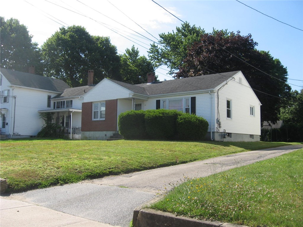 65 Oak Street Westerly, RI 02891 - Photo 3 of 38 Gallery Image 3