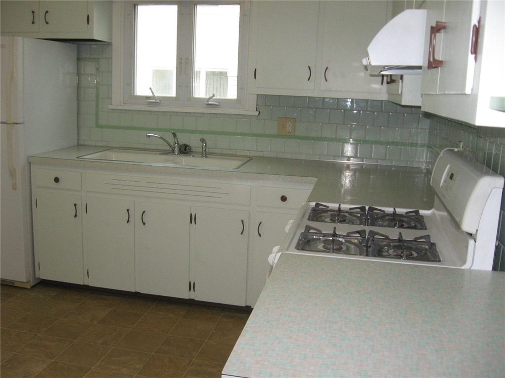 65 Oak Street Westerly, RI 02891 - Photo 7 of 38 Gallery Image 7