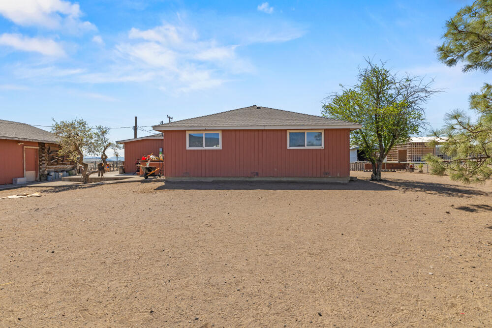 32585 Transformer Road Malin, OR 97632 - Photo 13 of 82 12