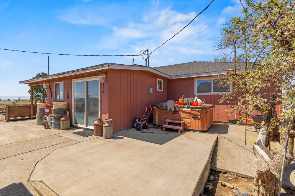 32585 Transformer Road Malin, OR 97632 - Photo 10 of 82 9