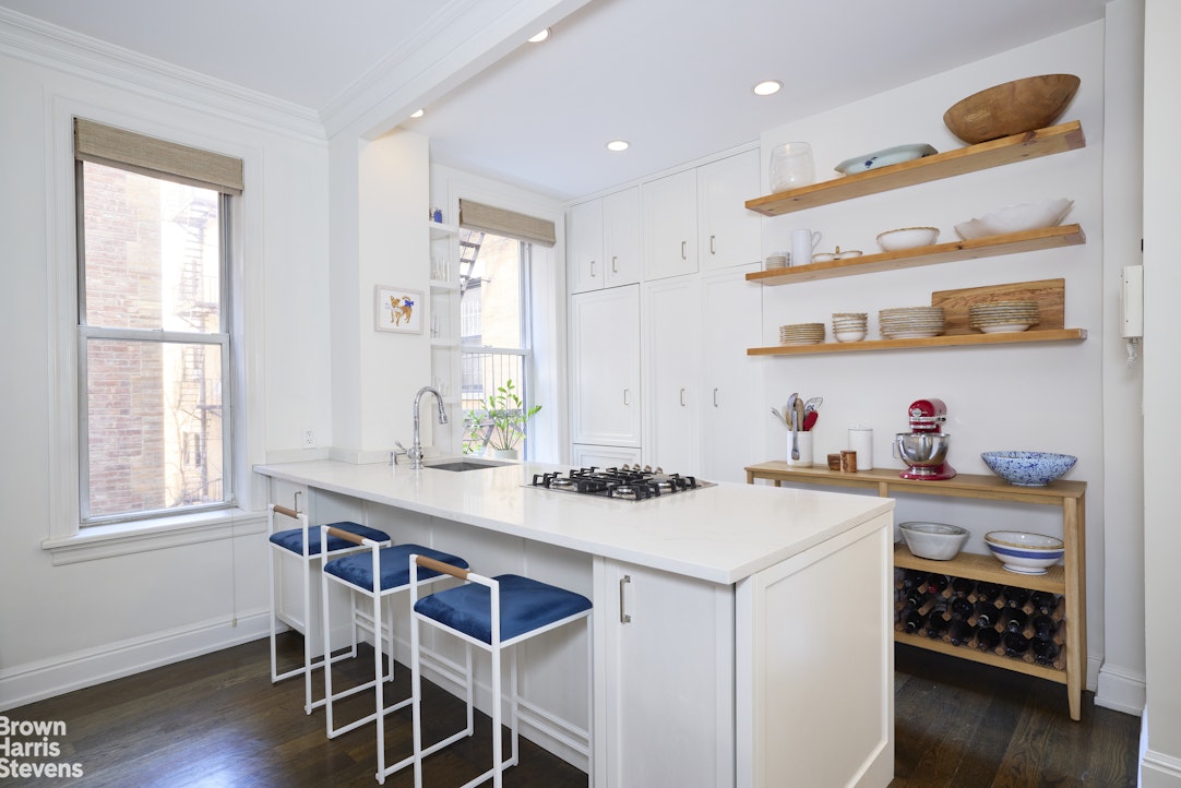 19 East 95th Street, Unit 4R Manhattan, NY 10128 - Photo 3 of 7 a kitchen with a table and chairs in it